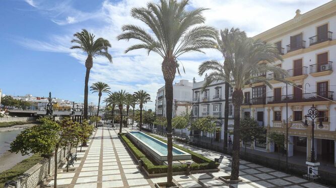 agxstiiin's tweet photo. Me parece increíble que en una ciudad como chiclana vayan a eliminar una alameda histórica para poner otra plaza de hormigón como las que ya han destrozado en los últimos años. Además haciéndose a sabiendas de que la población de chiclana no quiere este proyecto! Vergüenza me da https://t.co/6Lq4OJnV9Z