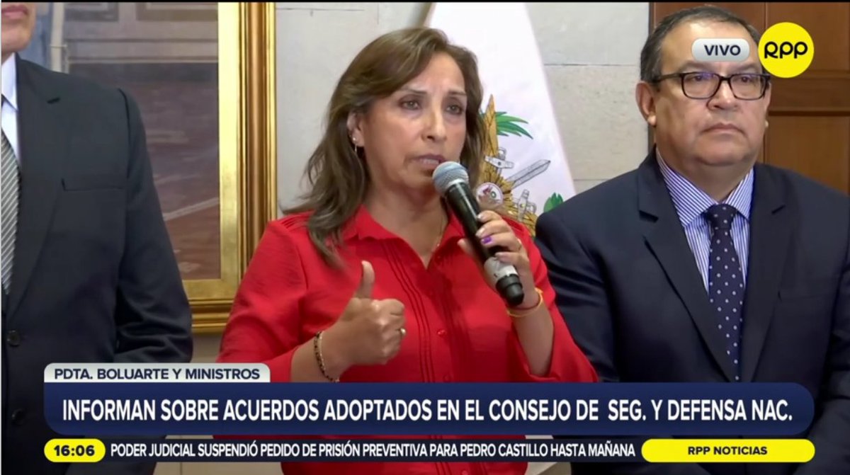 "Tenemos 200 policías agredidos y de seguro de la sociedad civil también". 
07 personas asesinadas en tu gestión, tu indolencia y soberbia nunca serán olvidadas. 
¡Renuncia!