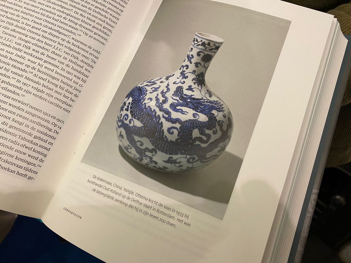 Artilaw's tweet photo. Vandaag samen met Lourens Oldersma (voorzitter Ottema-Kingma Stichting) een exemplaar van ‘Verzameldrift. Biografie van Nanne Ottema (1874-1955)’ overhandigd aan Arno Brok, Commissaris van de Koning in Friesland. https://t.co/dvaAYbjavD