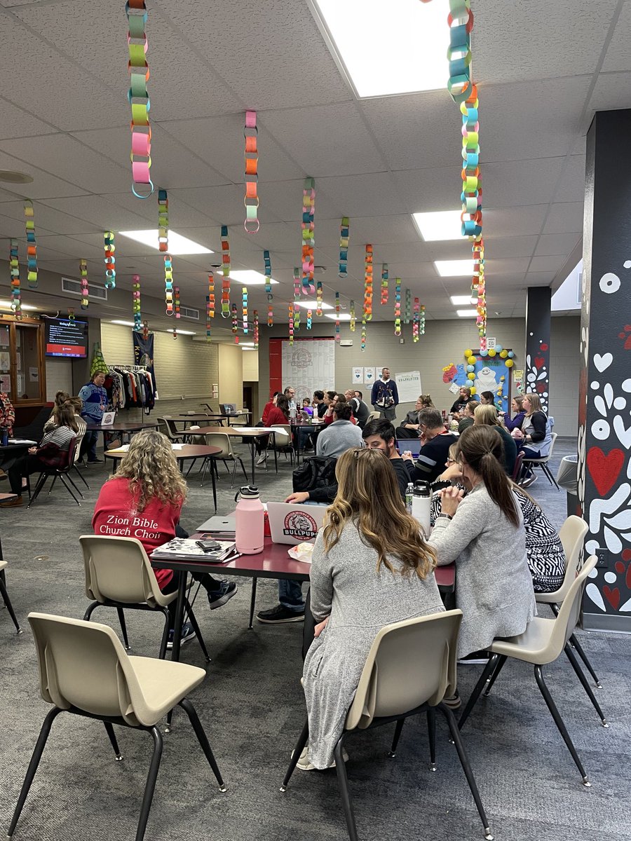 DrKellyFromKS's tweet photo. #plcshowcase. Learning from our peers. @usd418. @VincentShiloh @BMcDubb1 https://t.co/kneqlquSOt