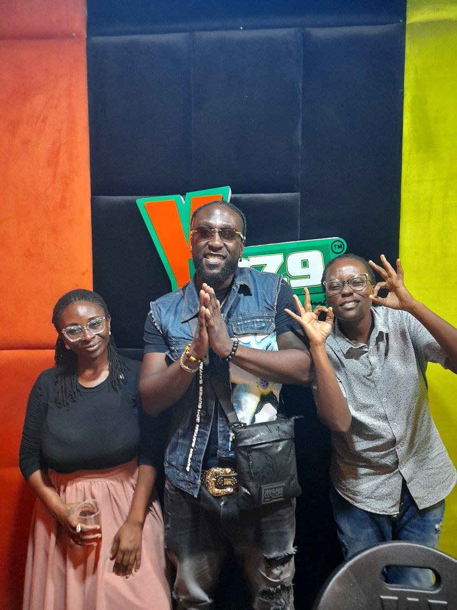 Y1079FM's tweet photo. It was a fun one with @goldcoastsound on the #YLounge tonight!! Stream 'Afrosoul' everywhere! 💃🤝🏽 https://t.co/9J9OdrNgjj