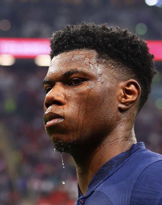 اكثر لاعب مظلوم بالعالم ، مافيه وظيفة للاعب الوسط الا وهو يتقنها بأعلى مستوى ومع ذلك مانشوف أي إنصاف ولا اعطاءه حقه

مشكلته مايصلح افاتار للأسف