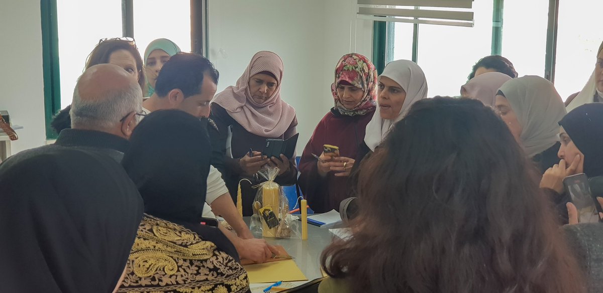 من اليوم الأول من تدريب "إنتاج الشموع والمستحضرات من شمع النحل" الذي تنفذه جمعية أصالة في إطار مشروع "تحفيز التعاون المتوسطي في قطاع النحل للوصول إلى اقتصاد مزدهر ومستدام في المناطق الريفية المهمشة" MedBEESinessHubs .
