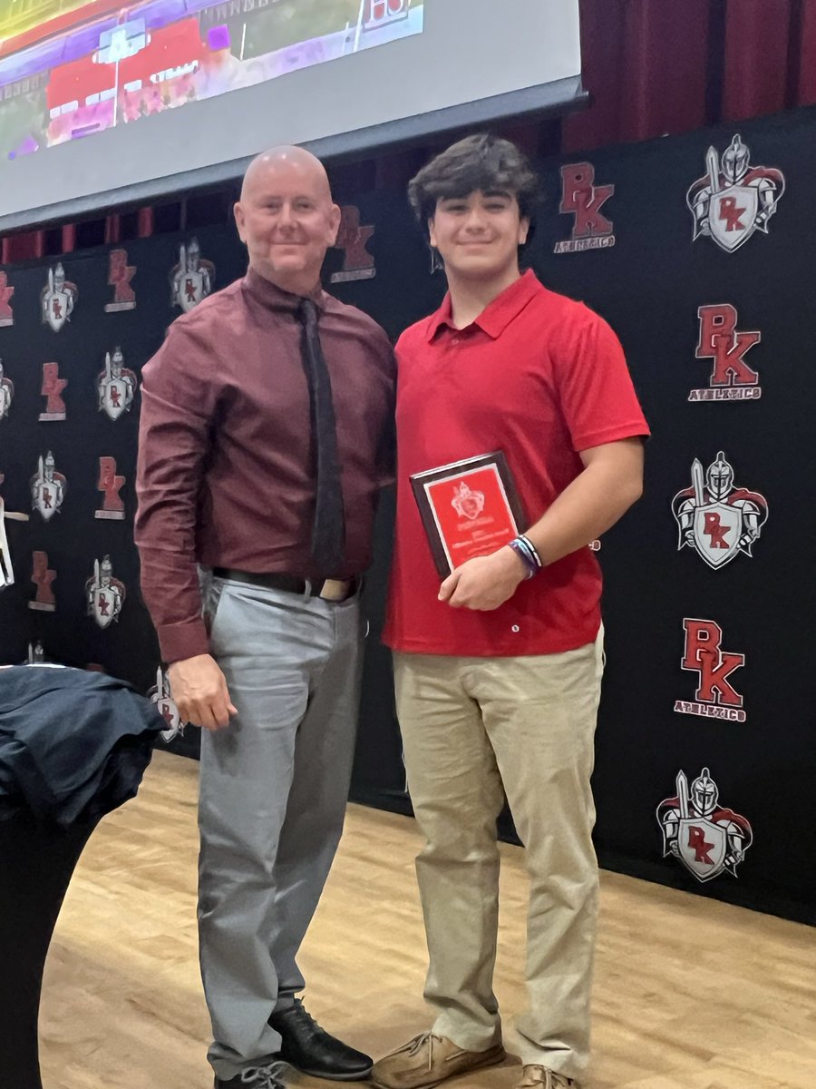 PolitanoNate's tweet photo. Grateful to receive the Trenches Award @BKHS_Football @CoachTKrause @coachjrparker @CoachMac8740 @CoachGCase @bhernyscoutguy @RecruitingBh https://t.co/Xz1VIr3G3W