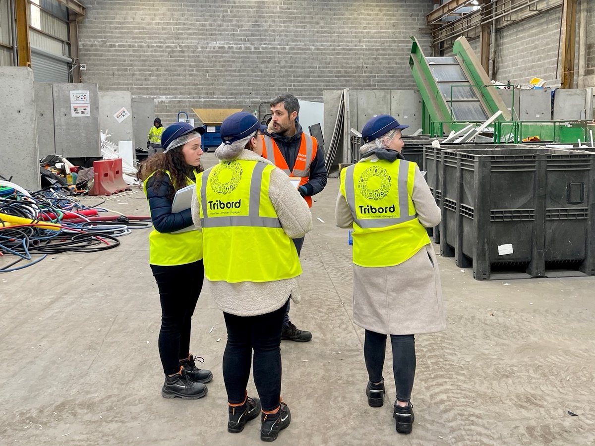 e_Tribord's tweet photo. #RETRIPLAST Merci aux étudiantes (et à leur professeure) de #ISFFEL  en M1 Manager des Risques Sécurité et Environnement venues se tester en conditions réelles pour nous accompagner sur les Évaluations des Risques de notre centre de tri des #Plastiques à Gouesnou
#Coopération https://t.co/DLVYgoHS2e