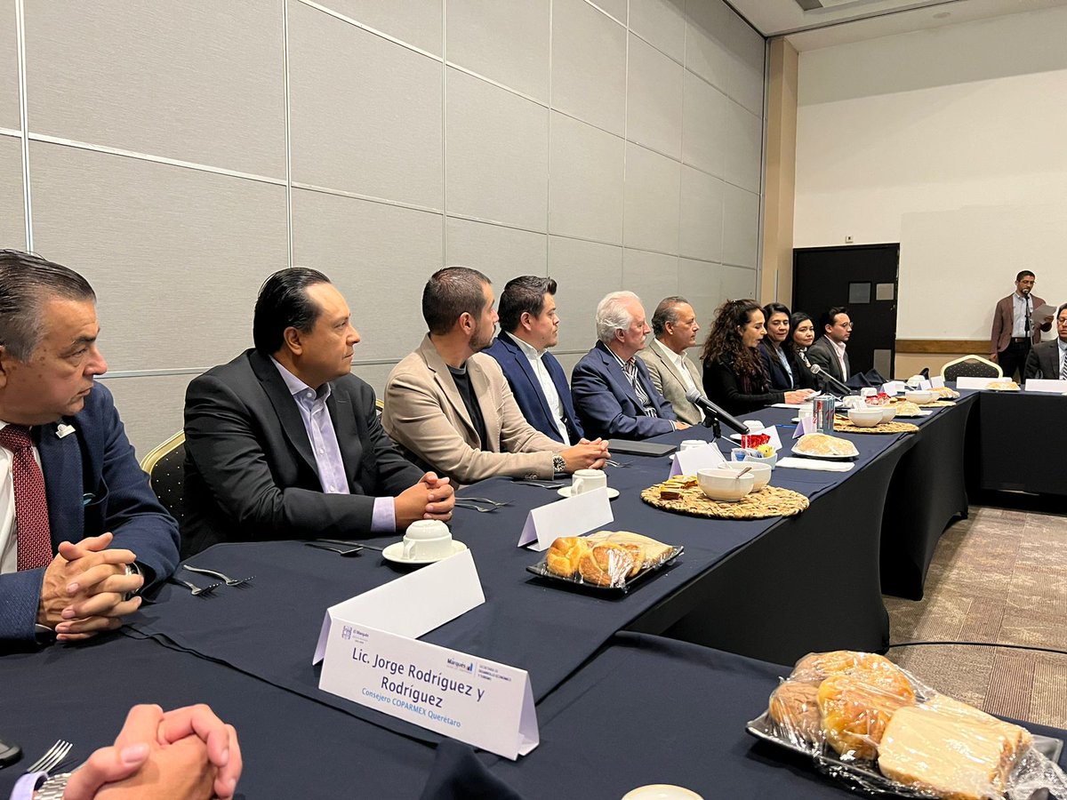 🔊El Clúster de Plásticos en Firma de Convenio de Colaboración Triple Hélice.
#triplehelice #convenio #marqués