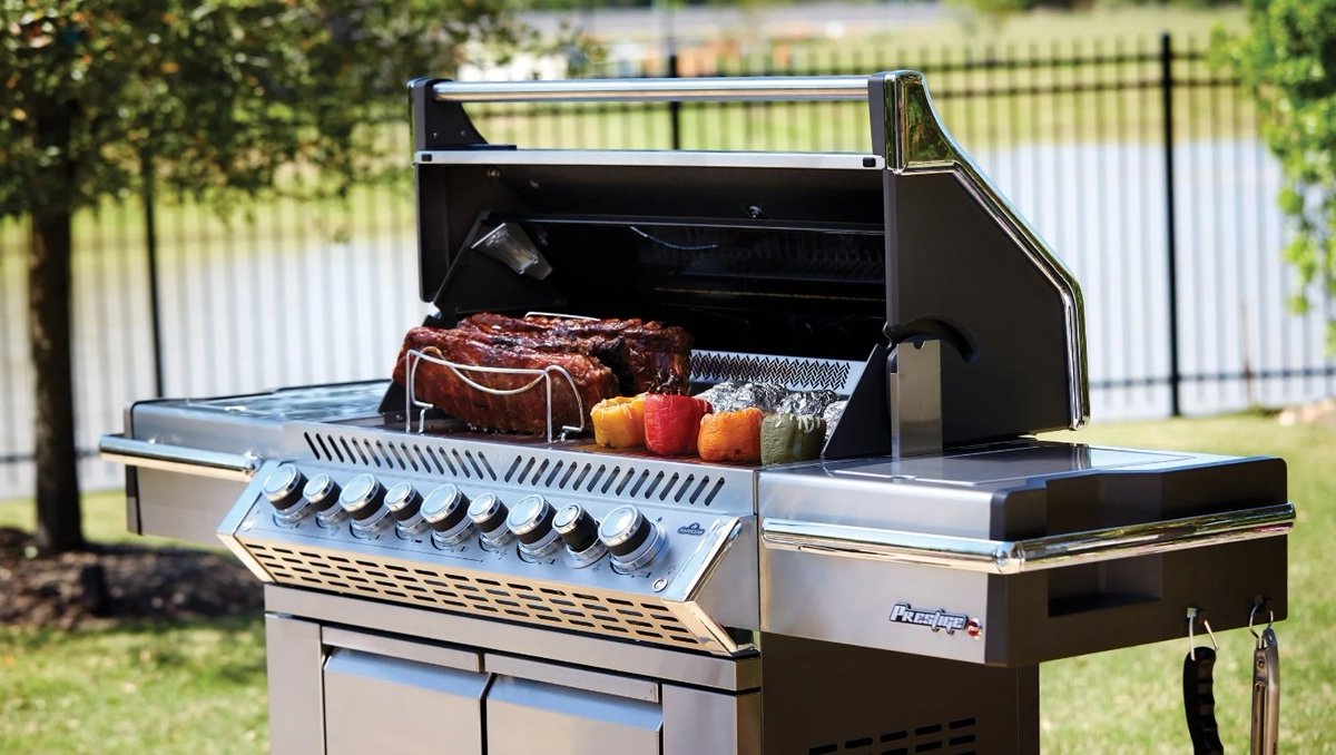 HousewarmingsRS's tweet photo. Anyone else craving a juicy burger? If you're looking forward to the grilling season as much as we are, we've got the deal for you! Grills and Grill Accessories are 10% off through Dec 24th! 

#sale #grillingseason #localbusiness #lexingtonky https://t.co/M2tbhrNPK0