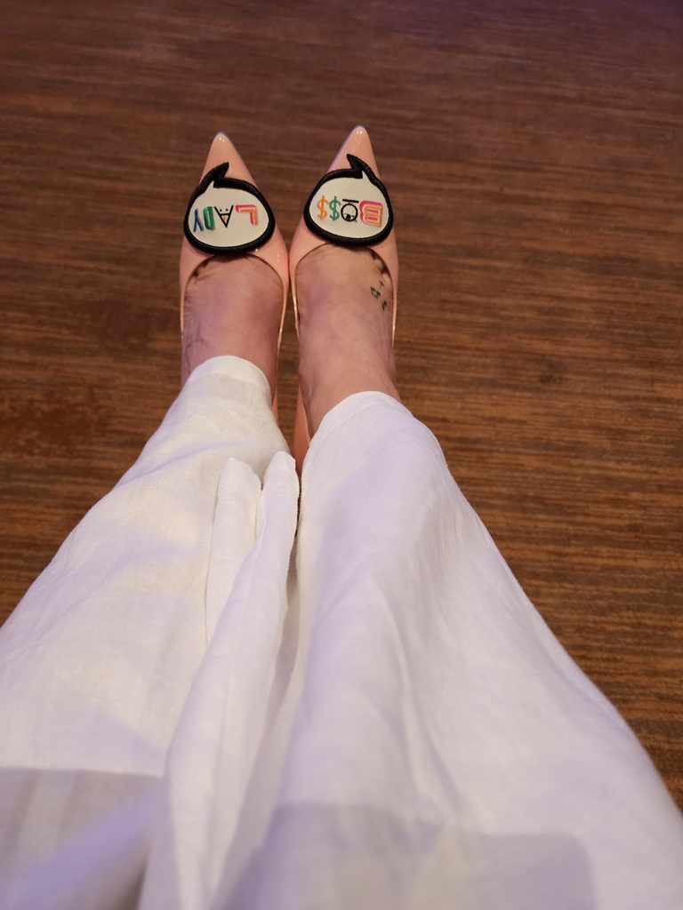 lbuffjones's tweet image. It&apos;s #womencrushwednesday! 

In the coming weeks, I&apos;ll be sharing some of my best-dressed tips. Topics like:

🟥Affordable fashion
🟧Rent vs buy
🟨How to save your beautiful feet
🟩Accessorize like a boss

#dressforsuccess #techstackqueen #learnwithleap