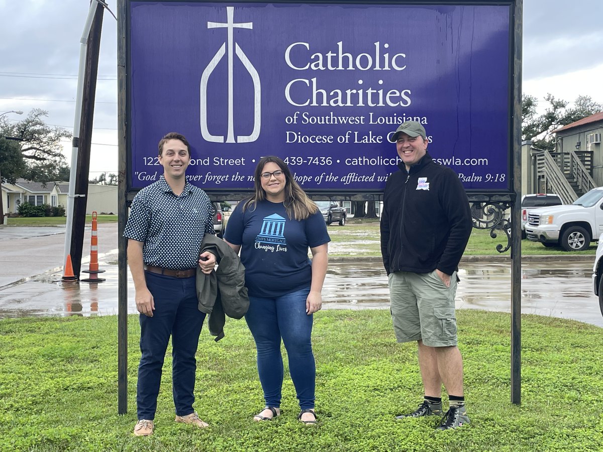 CCSWLA's tweet image. Huge thanks to GMFS Mortgage for their hard work preparing food bags this morning. We are grateful! 

If you or your group are interested in volunteering with us, please email volunteer@catholiccharitiesswla.org

#gmfsmortgage  #volunteer  #volunteertime