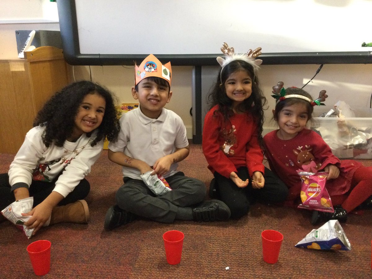 gfprimarycov's tweet image. Reception had a great time at their Christmas party. We’ve been dancing and playing party games. #GFreception #festivefun