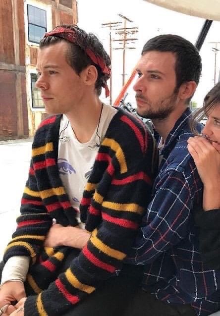 matildafolk's tweet photo. sorte do harry que a camille não é cantora se não já teria saído um all too well versao “devolve meu suéter seu viado” https://t.co/dy75uq7t4F