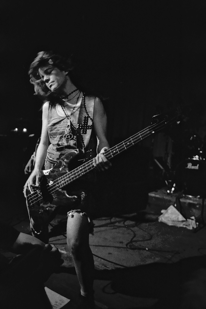 When I was the l'enfant on stage left. ⁠
📷 by Ben DeSoto⁠
⁠-----------------------------------------------------
#blackandwhitephotography #bendesotophotography #jenniferpreciousfinch #livemusic #l7theband #90smusic #bassist