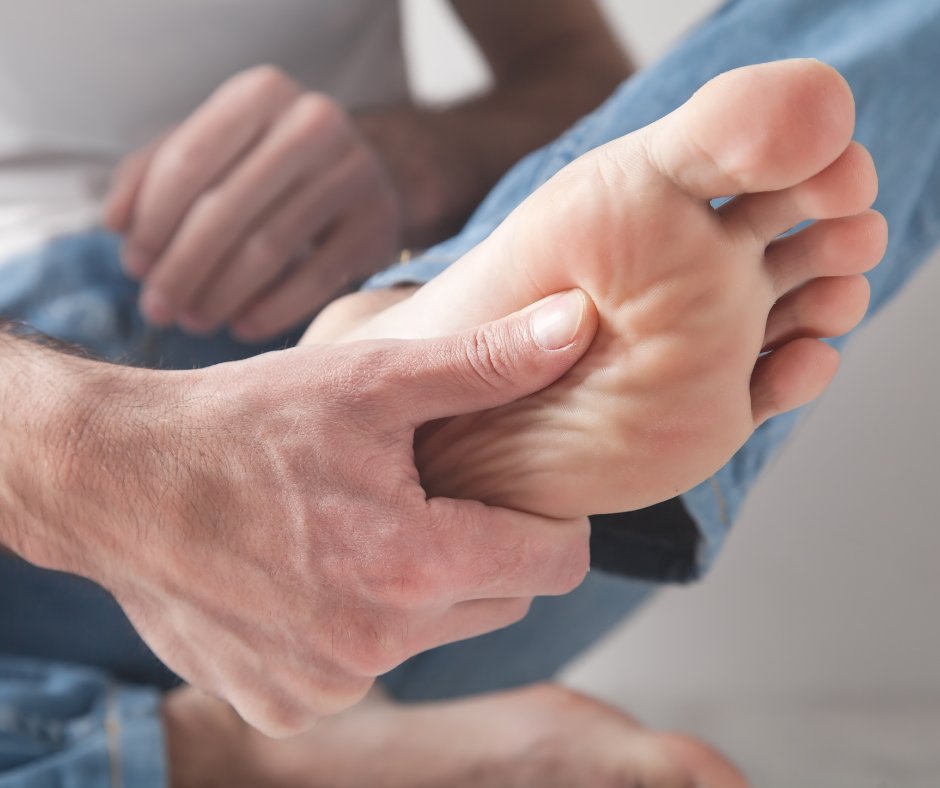 FootCarrollton's tweet photo. Foot pain can slow you down, especially during the holidays. Enjoy pain-free feet this holiday season with the tips from this week's blog. If you experience #footpain, call #LillyKhavariDPM and the #CarrolltonFootandAnkleCenter team at 469-998-3668! https://t.co/GjtTfXhjKt https://t.co/I4fHZsgdpL