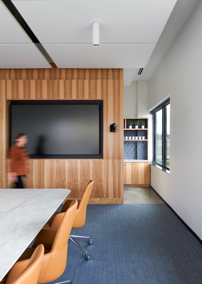 ALHuberGC's tweet image. Is your office feeling outdated or like it needs a refresh? You can get some inspiration from the First Federal Bank of Kansas City &amp;amp; Helix Architecture + Design 

Do you need Preconstruction help for your office renovation? 

#alhuber #firstfederalKC #helixarchitecture