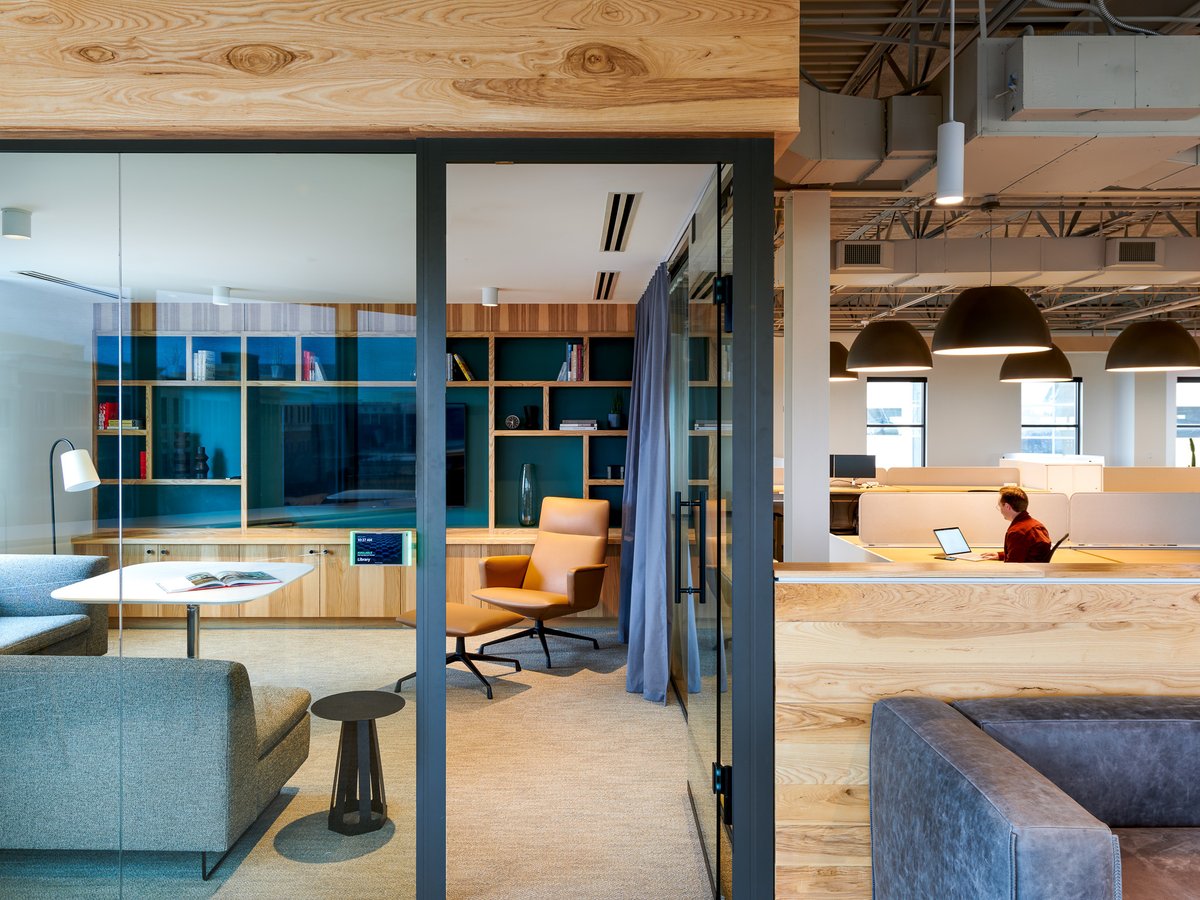 ALHuberGC's tweet image. Is your office feeling outdated or like it needs a refresh? You can get some inspiration from the First Federal Bank of Kansas City &amp;amp; Helix Architecture + Design 

Do you need Preconstruction help for your office renovation? 

#alhuber #firstfederalKC #helixarchitecture