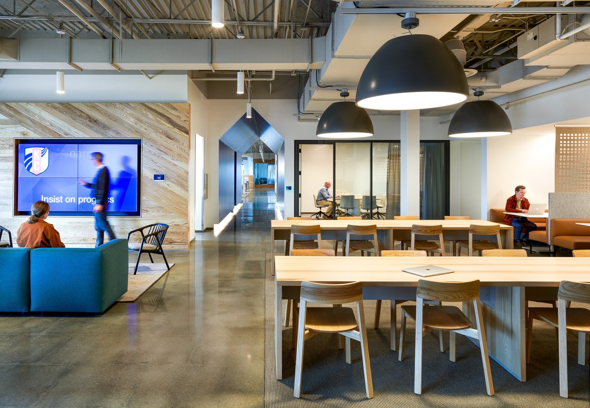 ALHuberGC's tweet image. Is your office feeling outdated or like it needs a refresh? You can get some inspiration from the First Federal Bank of Kansas City &amp;amp; Helix Architecture + Design 

Do you need Preconstruction help for your office renovation? 

#alhuber #firstfederalKC #helixarchitecture