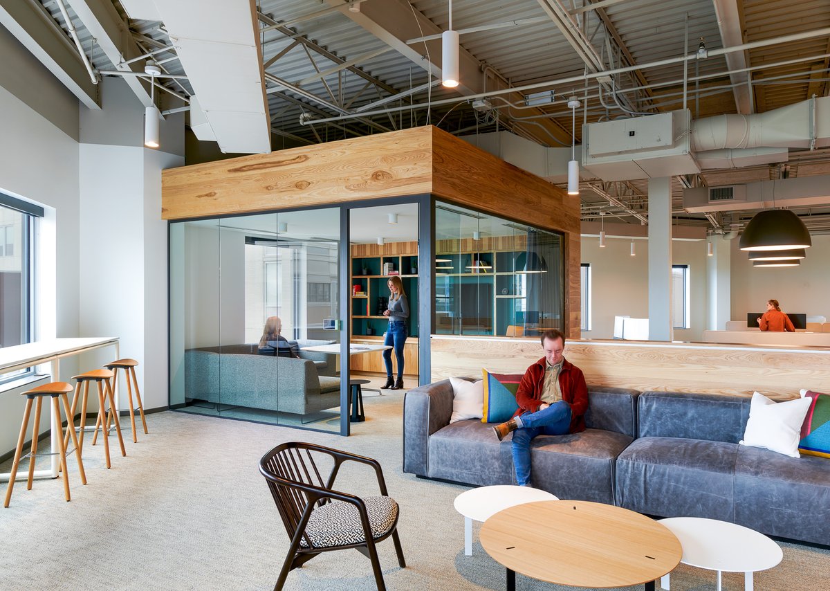 ALHuberGC's tweet image. Is your office feeling outdated or like it needs a refresh? You can get some inspiration from the First Federal Bank of Kansas City &amp;amp; Helix Architecture + Design 

Do you need Preconstruction help for your office renovation? 

#alhuber #firstfederalKC #helixarchitecture