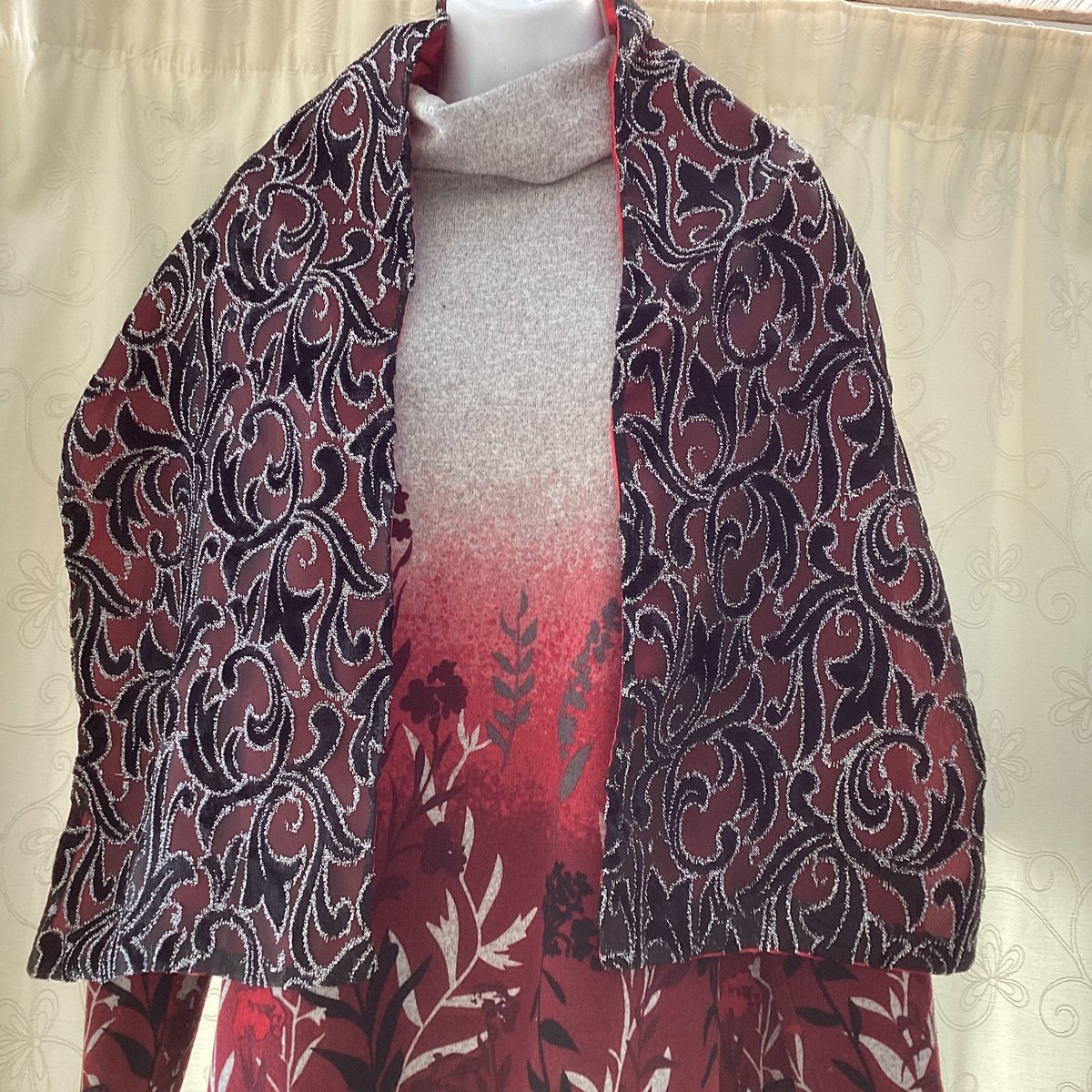 mandarixy's tweet photo. Devoré Glitter Scarf, Shawl, Neckwear, Stole, Wrappings
#Devor #stole #shawl #Glitter #scarf #gift #Wrappings #Neckwear #BESTJEM #EtsyEmail
👉https://t.co/rB5pVH0UmJ https://t.co/mzKnNsu0hc