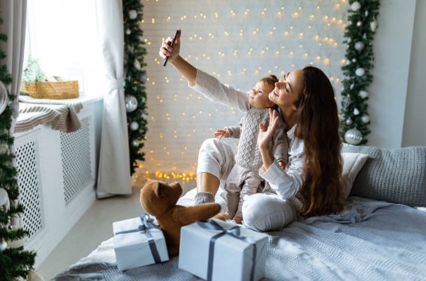 Join  the  network  with  more  5G  bars  in  more  places.  AAA  members get up to $100 in exclusive  welcome  rewards  when  you switch  two  or  more lines  to  T-Mobile.  That’s  on  top  of  other  great  deals  and  savings  this  holiday  season!  aaa-text.co/3UZsARJ