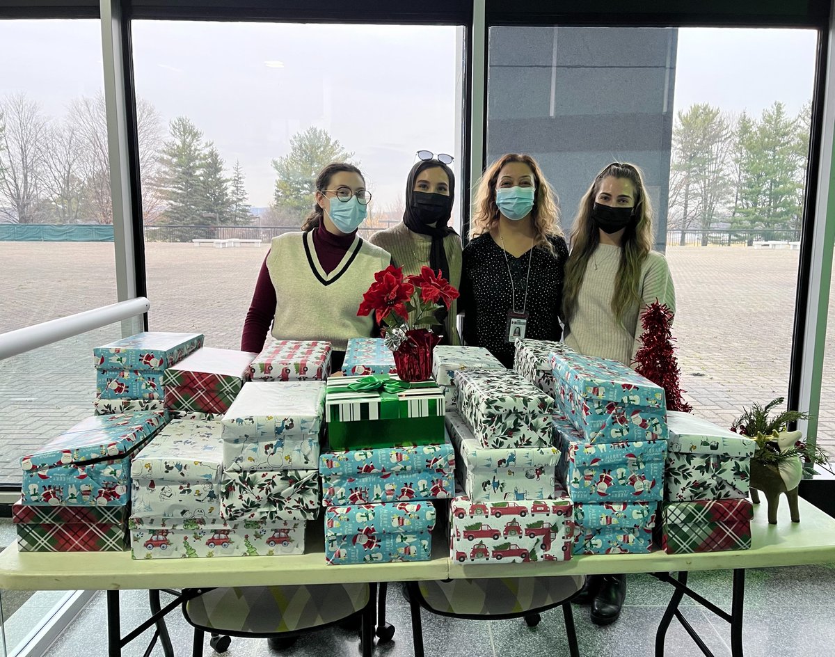 CSBHC2__DGSGSC2's tweet photo. Le BSMA de la DGSG a organisé un événement fantastique pour l'#OpérationBoiteÀChaussures la semaine passée! Nos 38 merveilleux participants ont donné et emballé un total de 55 boîtes à chaussures remplies de produits essentiels pour les femmes dans le besoin.
@shoeboxcanada https://t.co/oDlIu5DNf5