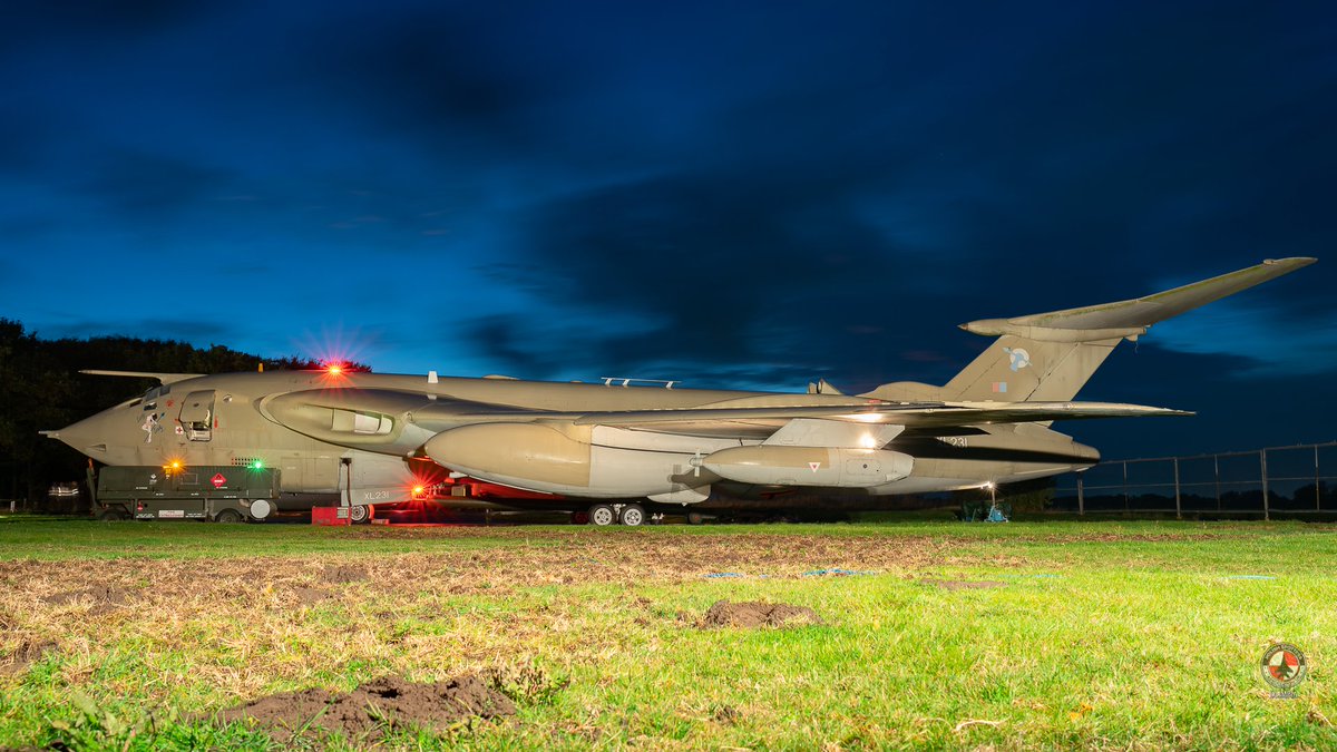 🇬🇧 Hadley Page Victor XL231 at Yorkshire Air Museum 
Photo Olimpia 
#AviationPhotography #Aviation #AvGeek @airmuseum #Military #FighterJet #nightshoot #yorkshire #aviationmuseum #royalairforce #Warbird #worldwarii #Yorkshireairmuseum #elvington #hadleypagevictor @VictorXL231