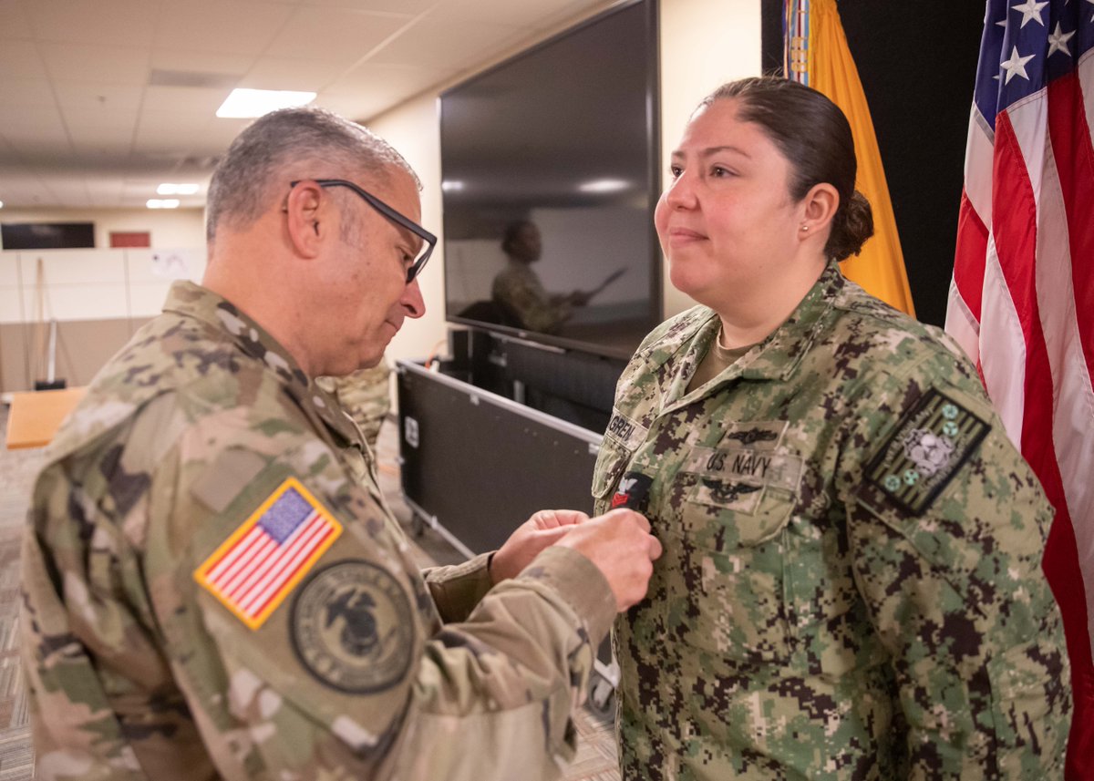 jtfcs's tweet photo. Please give us a hand in congratulating U.S. Navy Intelligence Specialist 1st Class Maria Seagren on her frocking to petty officer first class today. She was frocked by her son and Maj. Gen. Jeff Van. Seagren's mother and father were also in attendance. https://t.co/8j7eXpr6HT