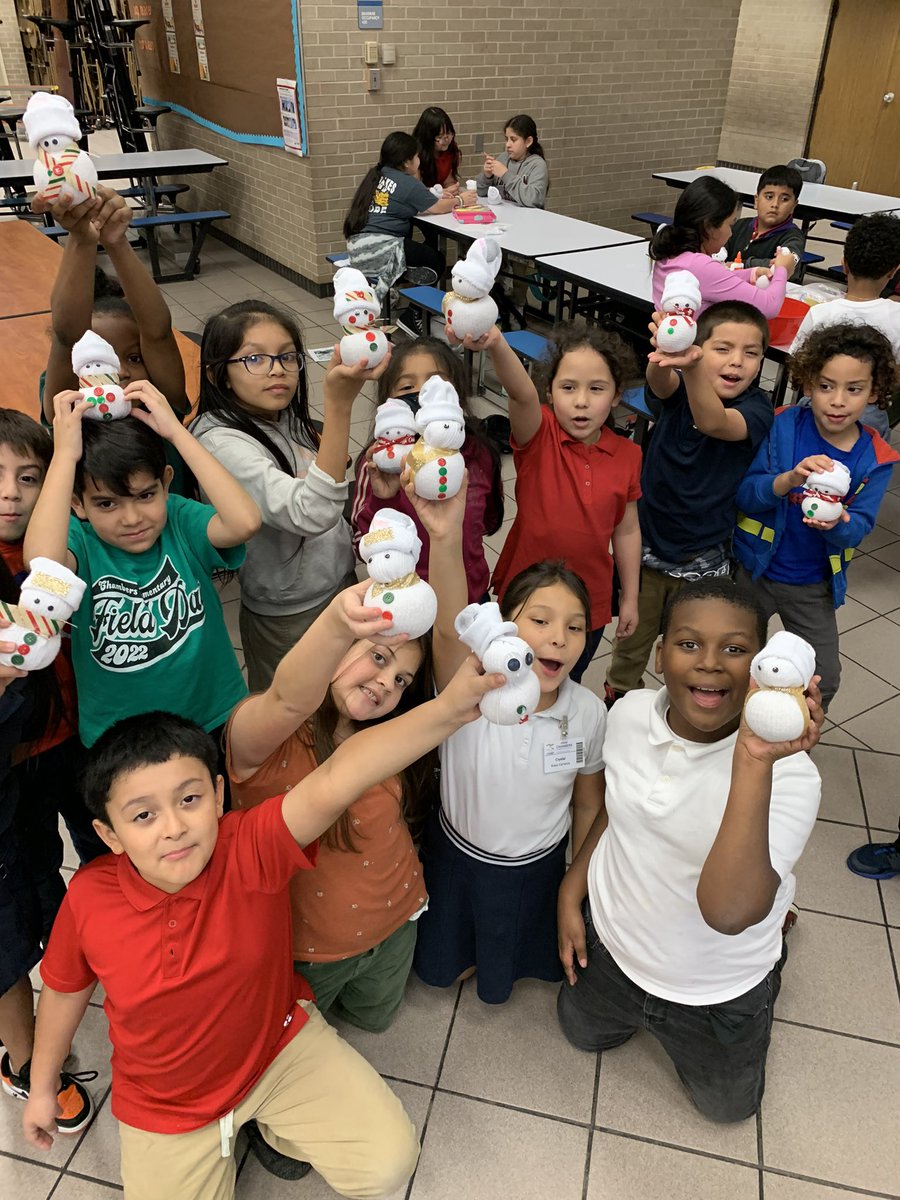 _ChambersCIA's tweet photo. Winter Wonderland in CIA is off to a great start! The students thoroughly enjoyed making their rice-filled sock snowmen yesterday! Thanks to CIA teachers, Ms. Armstrong, Mr. Elonu, Ms. Harris, Ms. Nguyen (volunteer), and Ms. Ortiz (student assistant) for your patience! https://t.co/G2bH0Dp9ZN