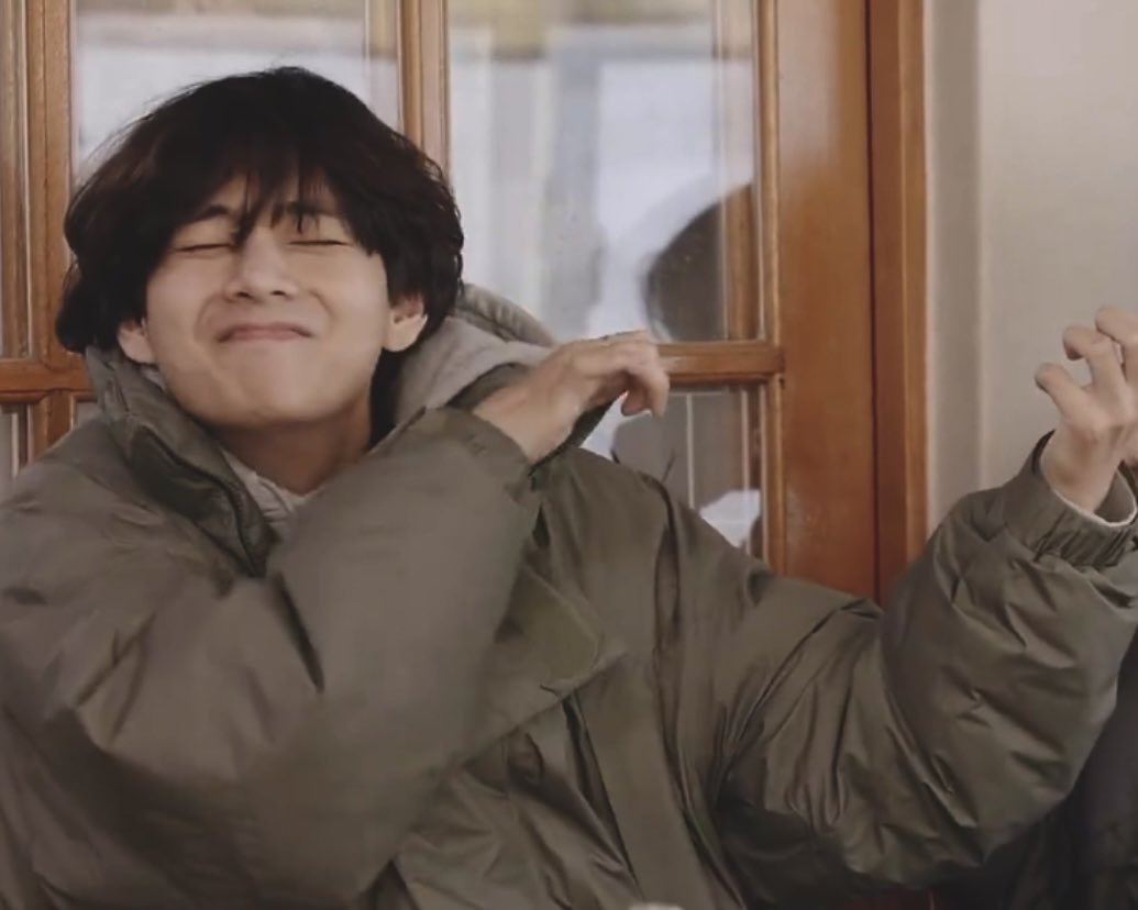 DailylofV's tweet photo. I love this taehyung🫶🏻 https://t.co/bbIUzqMutQ