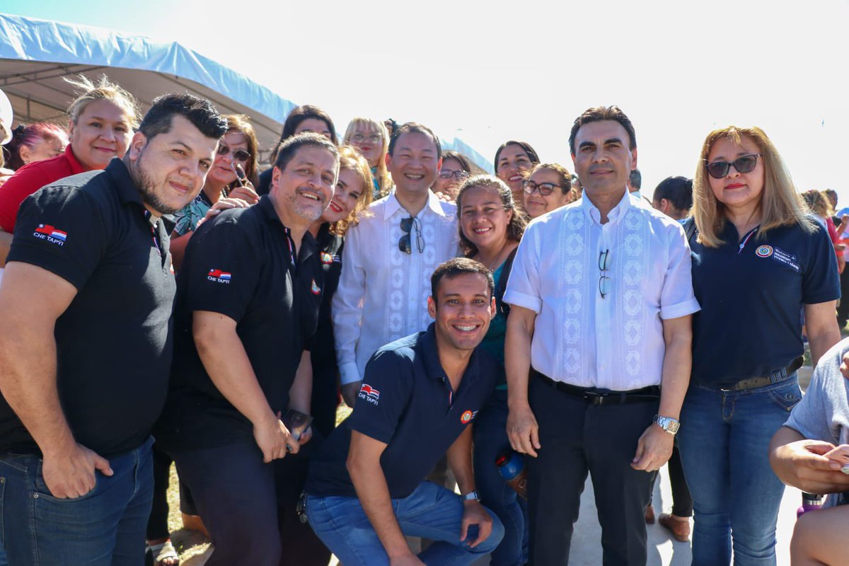 pereiraolmedo's tweet photo. Agradezco también al gran equipo de trabajo del @muvhpy y del programa #CheTapyi, financiado con fondos de @TW_Paraguay, que trabajaron y siguen trabajando para mejorar la calidad de vida de miles de paraguayos con una vivienda digna. https://t.co/z3YkHGsaQ5