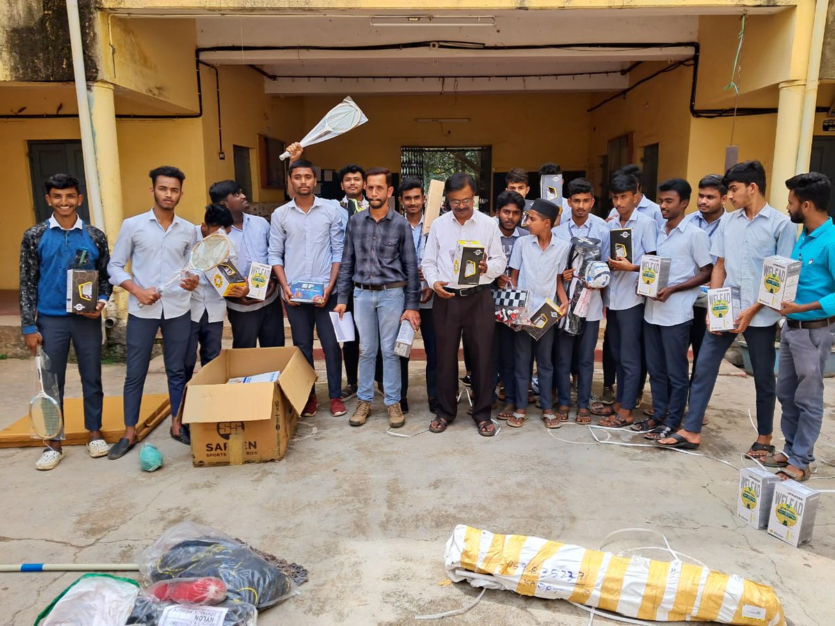 _SimplySport's tweet photo. We are excited to announce the donation of sports equipment to the Government schools and colleges in Ramanagara. More than 3000 students will benefit from this. We will also be starting a sports program soon at the schools.
https://t.co/tG6UJ2rY6O
#Sports #EquipmentSupport https://t.co/3QunrLP83i