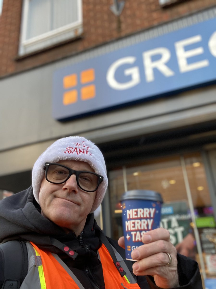 DeNiAdventures's tweet photo. Thanks #02priority Nice FREE Festive Hot Chocolate and Doughnut from @Greggs to keep me Warm 🎄🍩 Yummy https://t.co/5GgHNFJ8hk