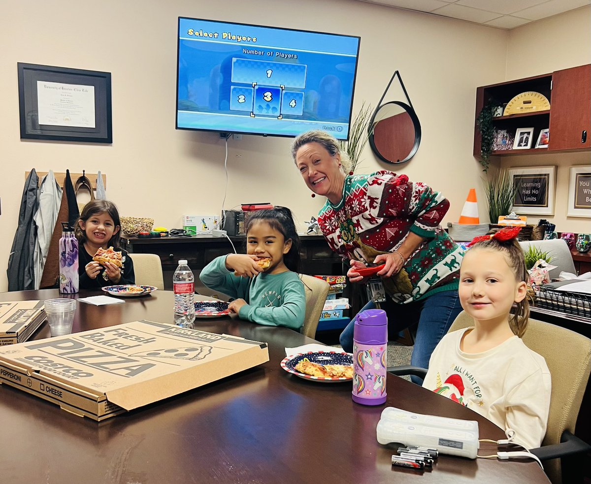 Our Class Dojo raffle winner! Pizza and video games with the principal and 2 friends! 🎮 🍕 <a href="/winborneagles/">Winborn</a> <a href="/MrSowders/">Mr. Sowders</a> <a href="/frisonlisa/">Lisa Frison</a>