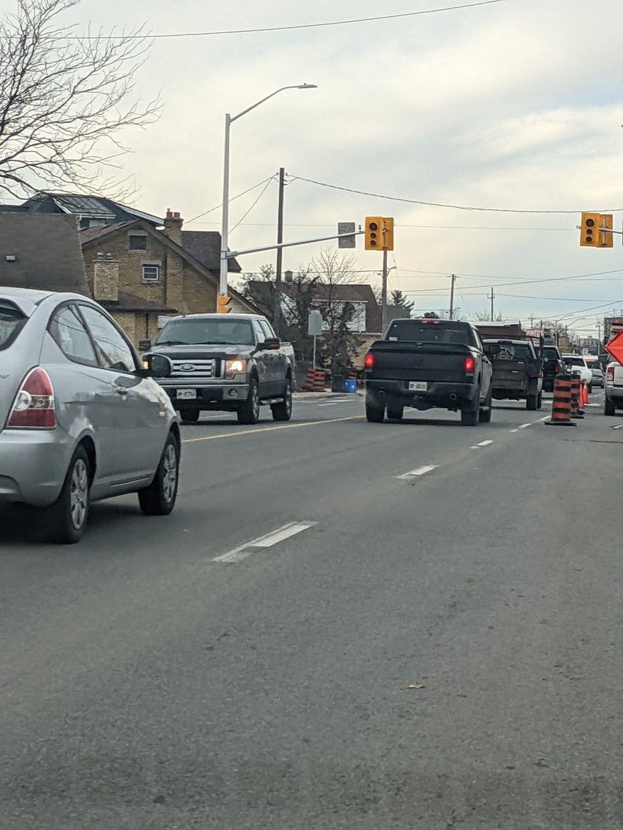 Julie_Politics's tweet photo. Decades in the making we're finally getting a crosswalk for Ealing PS, an elementary school that's been on an arterial road for over 100 years. Thank you @CityofLdnOnt for starting to care about the well being of our area's kids. Recreation centre next please.
#LdnOnt #HamiltonRd https://t.co/eJoeZACqC5