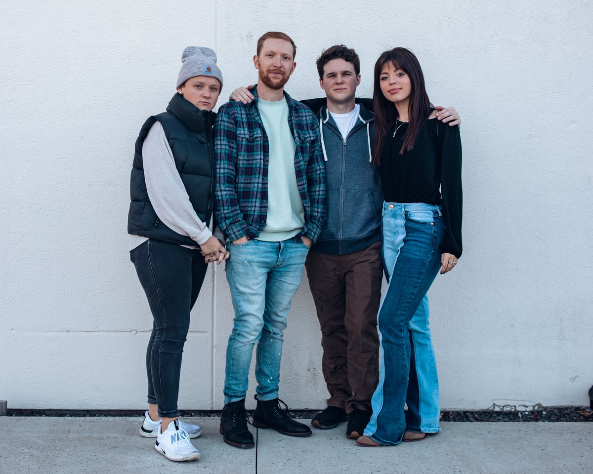 EventsUnited's tweet image. Introducing the Creative Department. 

We are a tight knit group full of dreams and ideas. We are storytellers who aspire to bring you fresh and fun content through photography, videography, social media, and graphic design.