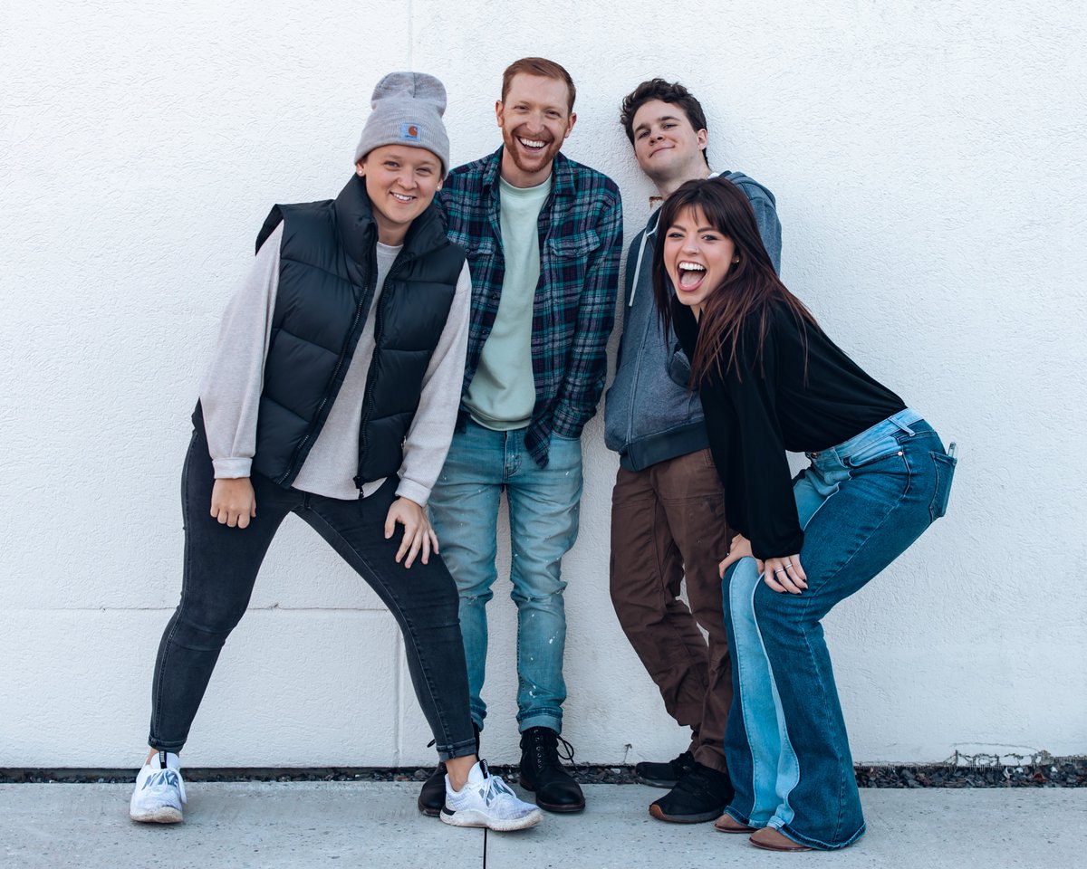 EventsUnited's tweet image. Introducing the Creative Department. 

We are a tight knit group full of dreams and ideas. We are storytellers who aspire to bring you fresh and fun content through photography, videography, social media, and graphic design.