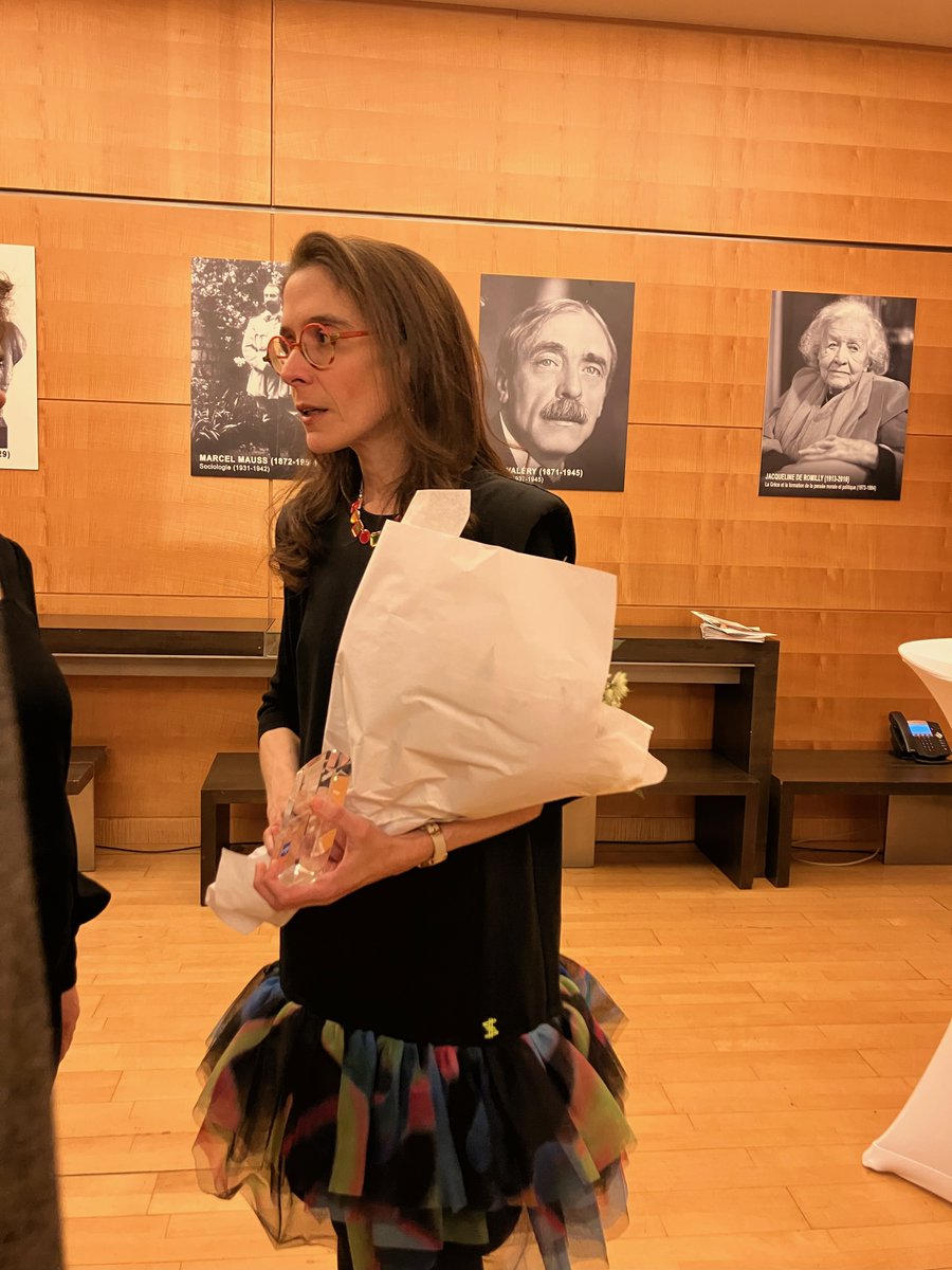 Félicitations au Dr Céline Greco qui vient de recevoir le prix Axel Khan de <a href="/laliguecancer/">La Ligue contre le cancer</a> pour ses recherches et réalisations concernant la prise en charge de la douleur chez l’enfant et l’adolescent atteints de #cancer. <a href="/Inserm/">Inserm</a> <a href="/APHP/">Assistance Publique – Hôpitaux de Paris (AP-HP)</a> <a href="/hopital_necker/">Hôpital Necker AP-HP</a> <a href="/InstitutImagine/">Institut Imagine</a>