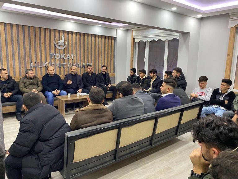 OguzhanYay5's tweet photo. Üniversite Teşkilatımızın seminerleri devam etmektedir.
Semineri veren Yunus Emre Tekinsoy hocama teşekkür ediyorum. https://t.co/QKISWbCthJ