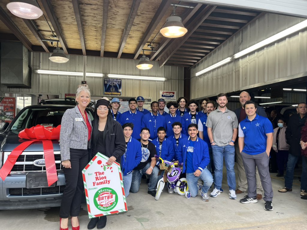 We love to continue the Bates Christmas Giveaway tradition. Thank you to the Bate’s family for allowing us to continue to be apart of it. Merry Christmas and enjoy the new ride Rios family! 🎄🎅🏻