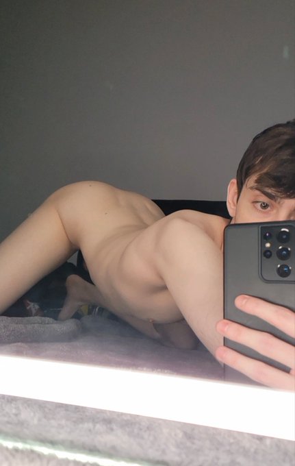 Come take cute pics with me 💕 https://t.co/9tTlty8sQQ