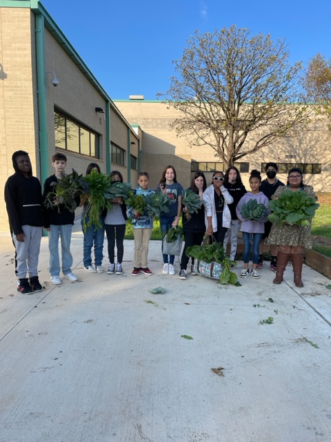 AcornSkyhawk's tweet photo. From Garden to Table once more. Provided Salads for our wonderful teacher luncheon. Thank you @WholeFoods #SkyhawkPride  #SkyhawkCheer Thank you @Vgrona1 for making the salas using our harvest &amp; @SonnenMartinez for your help!  @NISDStinson @msmluna13 #CaminoLane #collaborators https://t.co/e7RzVK95At
