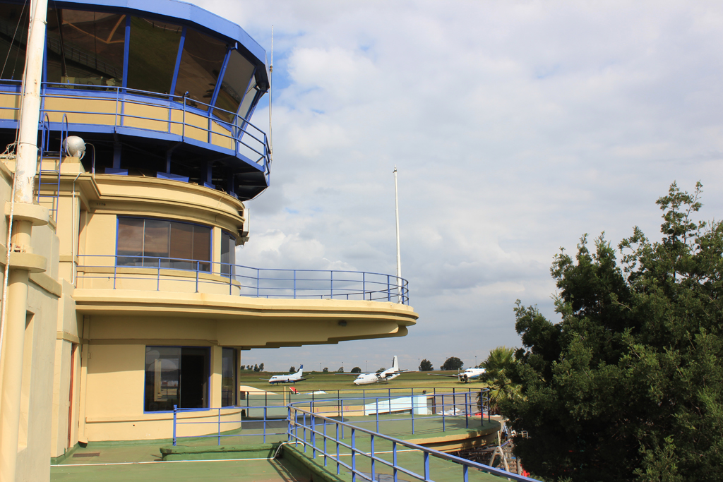 City_Ekurhuleni's tweet photo. Hello #Ekurhuleni, ke #Dezember, here’s a cool spot to hang out these holidays. Rand Airport in Germiston offers more than just refreshments – come check out the view, planes and much more with friends and family! #CoESummer #SeeMoreCoE #CoESoGood https://t.co/71cT3A8H65