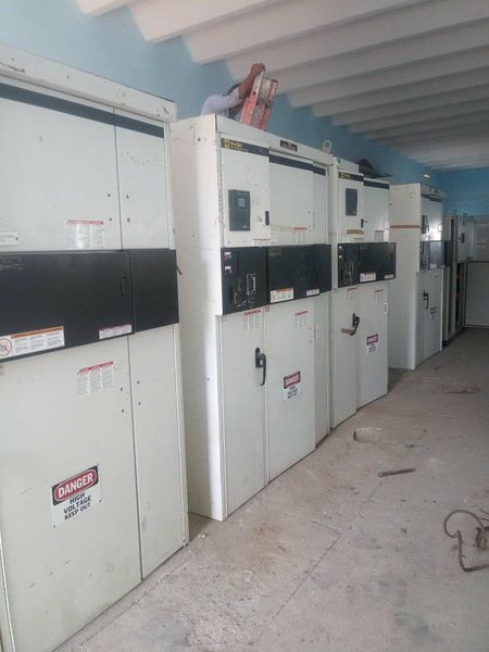 emrohabana's tweet photo. Ya fueron montados los paneles eléctricos fabricados en #Panelec en la planta potabilizadora Paso Bonito. Trabajan conjuntamente la Empresa Eléctrica de Villa Clara, GEYSEL Cienfuegos y la Empresa Filial Panelec. #EMROHab #UnidosSomosMásFuertes #LaTareaContinua https://t.co/6M9Rb32Kw4