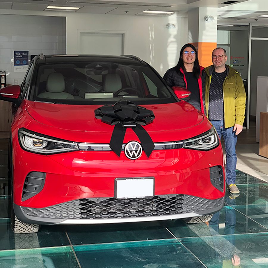 HbviewVW's tweet photo. 🎈 Congratulations on your new VW ID.4, Stefan Dean! 
 
The ID.4 is the latest and greatest in the #EV game with a Crossover #SUV designed to impress everyone. Contact us to take one out for a spin or to custom order one through #VolksKlick today! https://t.co/nd1OQm9oQv