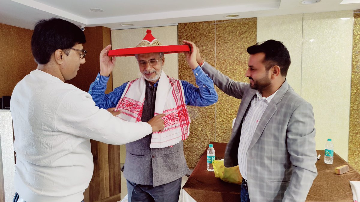 KingomSmec's tweet photo. Thank you sir 
We are very delighted in hosting you as a guest, mentor of our business fraternity, we learnt a lot from you.  unbeatable respect. you opened our wings to explore the world. https://t.co/nagqnLcfvJ