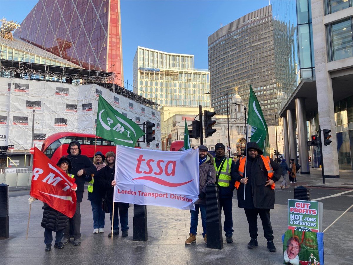 TSSAunion's tweet photo. TSSA's TfL negotiating team visited the picket line on their way to ACAS talks this morning ✊ https://t.co/WZOQfYonCN