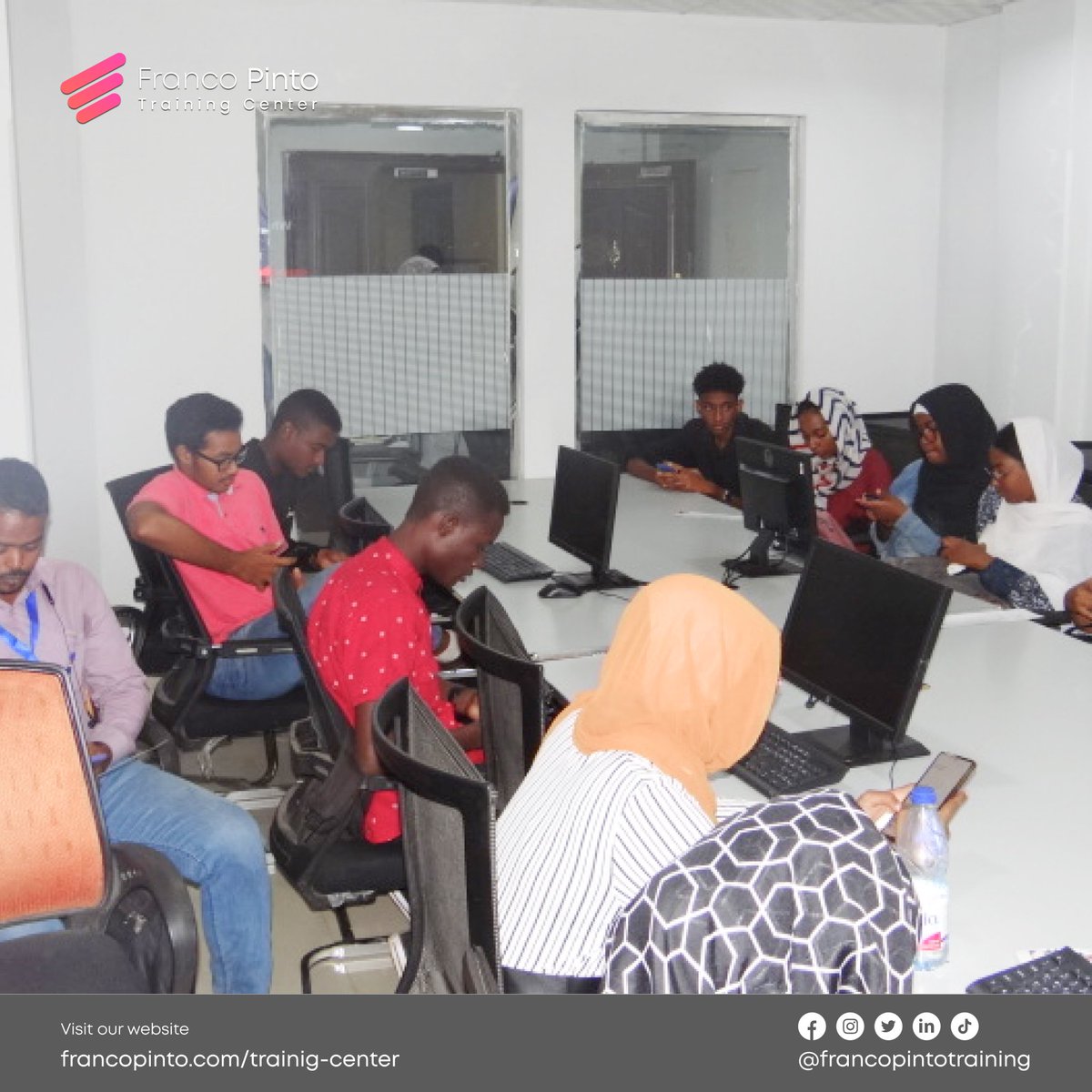 PintoTraining's tweet photo. والتي تم فيها تقديم ٤ ورش في مجالات  :
Data analysis 
Machine learning and Ai
Introduction to information security 
Software development
عزز مهارات وتقدم بي مسارك المهني
Enhance your skills , advance your career 
#francopintotrainingcenter 
#IEEE 
#ieeestudentbranch 
#ieeeuofk https://t.co/mtrxpxVki0