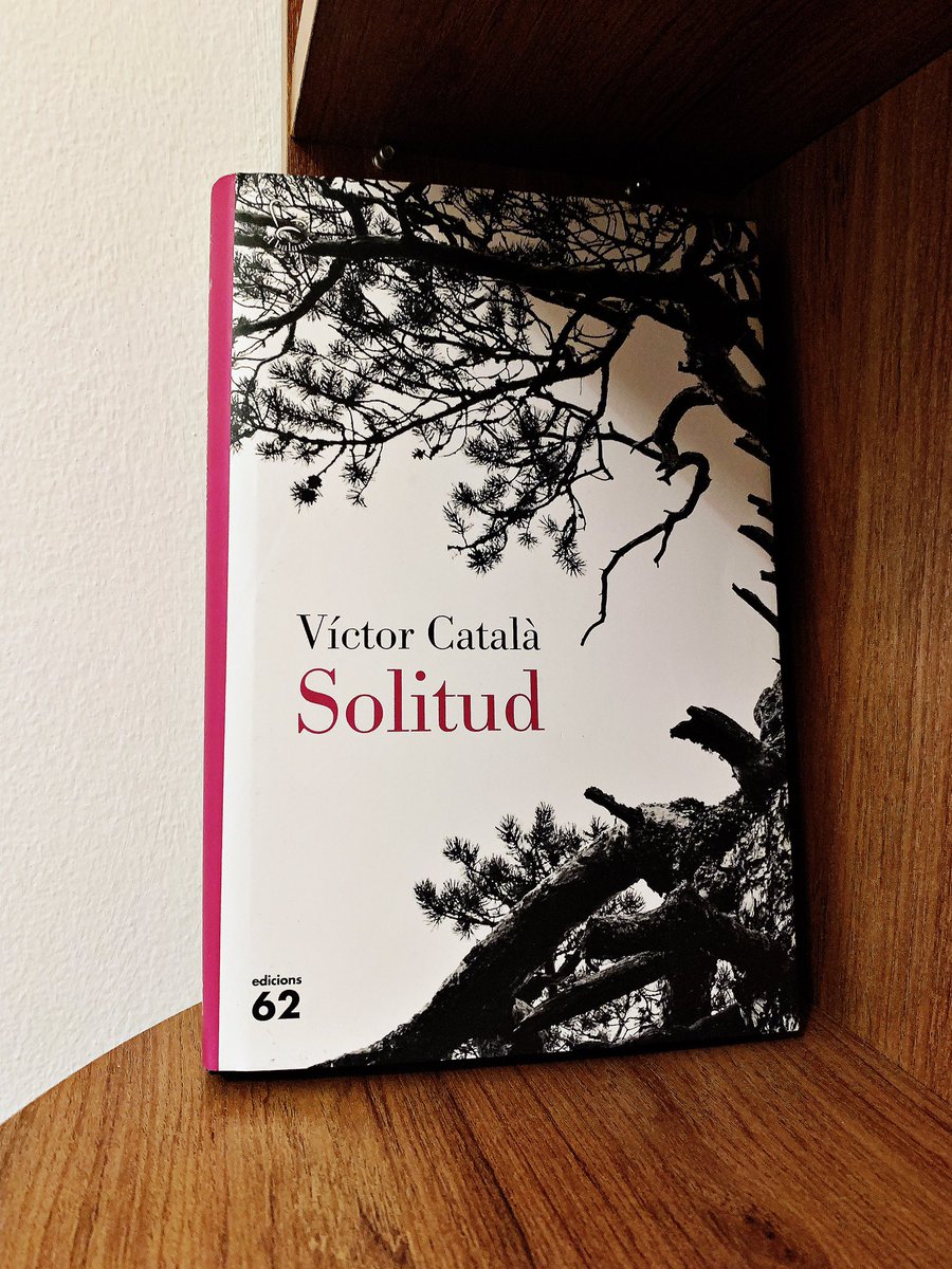 'Puig d’ençà que el món és món, s’ha pas trobat encara beguda, cadena, enginy, escarceller o conjurarament tan poderós pel sentit de l’home, per sant que sía, com un petó de fembra…'

Solitud, de Víctor Català. @Ed_62 #CaterinaAlbert #Bookaholics #LlegirEnCatalà #Cultura