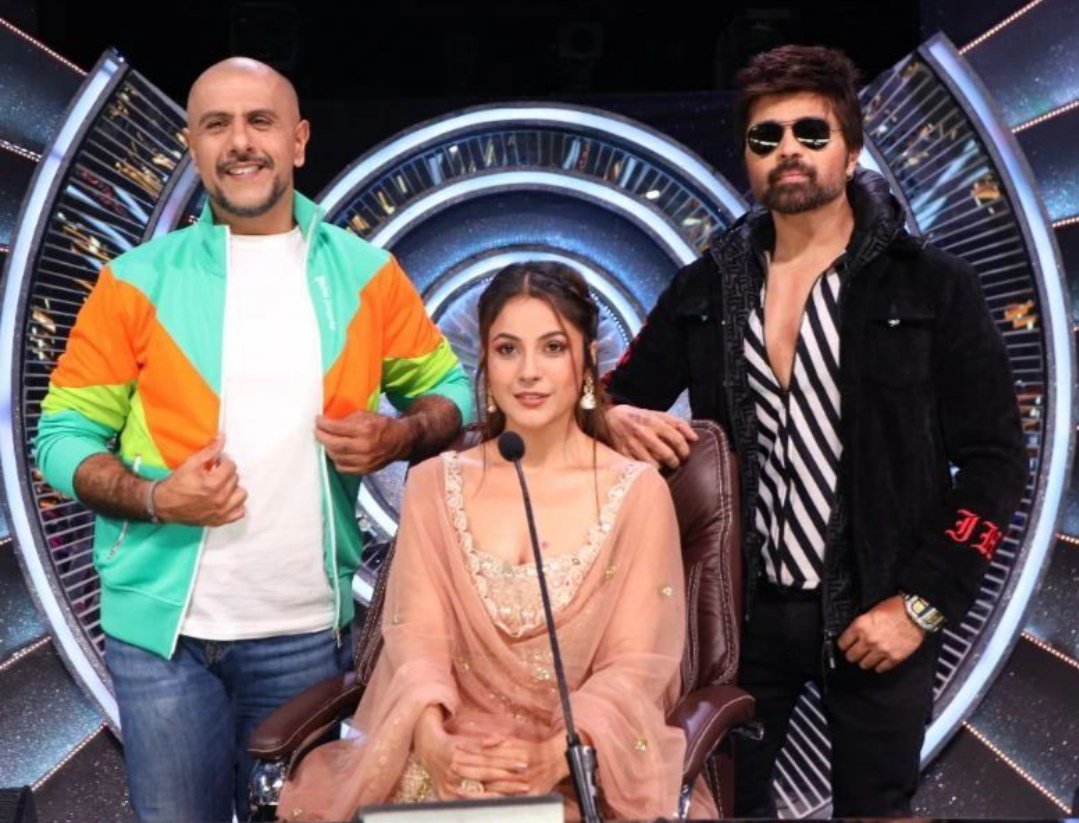 ParamkaurGhuman's tweet image. India Idol 13
Pataka kudi in her ghaint avatar for her mv promotion 😍

#ShehnaazGill #GhaniSyaani #McSquare