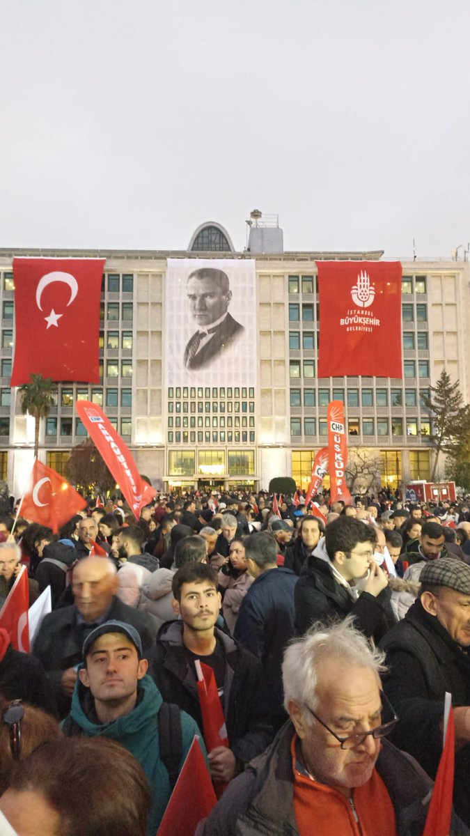 AtahanRabiya's tweet photo. Türkiye " tek adamdan" büyüktür. 

Açık ve net bir şekilde yargıya müdahale eden bu iktidar zihniyeti unutmasın ki; ilk seçimlerden sonra adalet en çok size lazım olacak !!!

#Ekremİmamoğlu
#İstanbulYargılanıyor
#AhmakDavası 
#İstanbulYargılanıyor https://t.co/c7QxiLgDqz