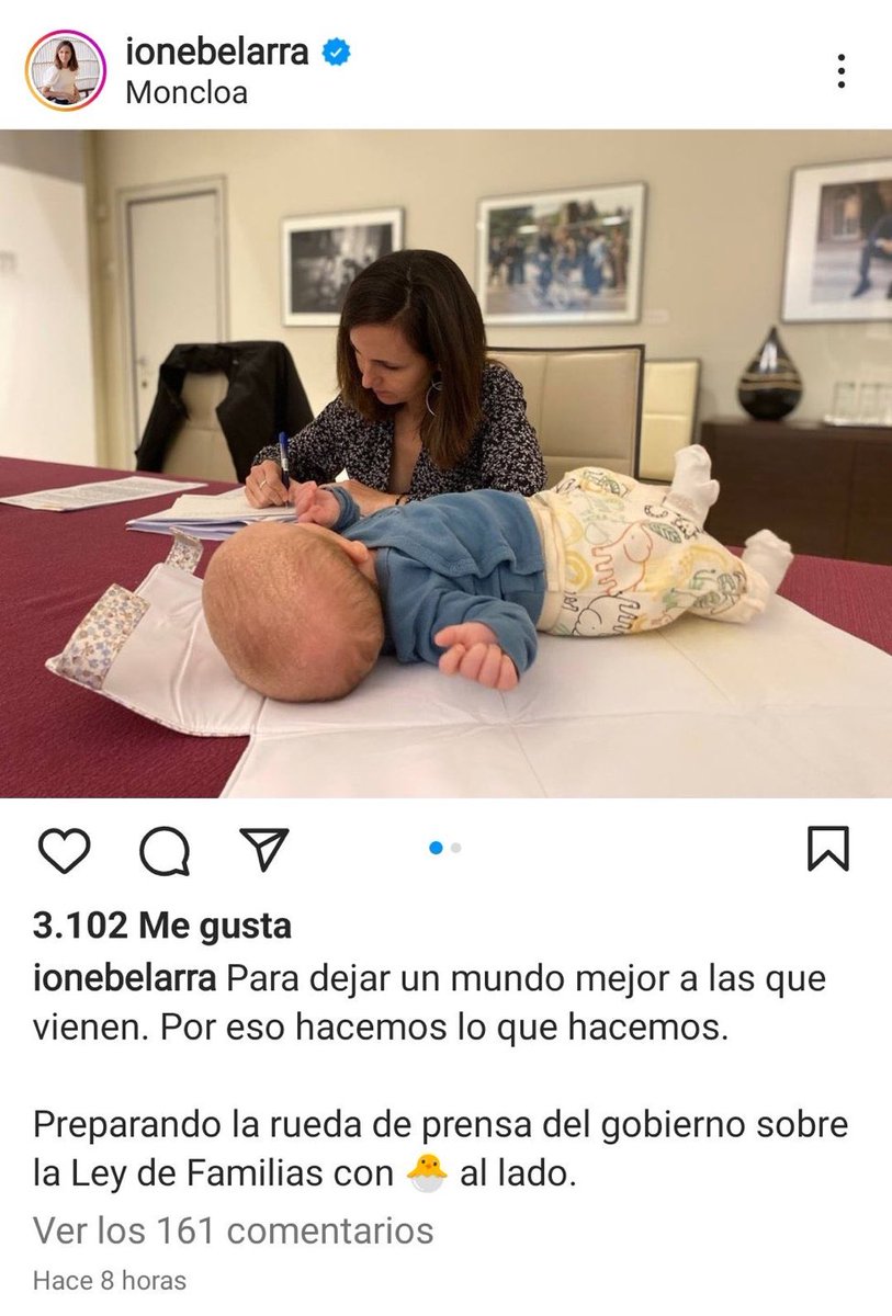 FroilLannister's tweet photo. Dejar al niño sobre una mesa como reclamo publicitario, mientras tienes una nómina de 80000€ y servicios de todo tipo, incluida de guardería, es un futuro mejor. https://t.co/mNxLNW5fJU